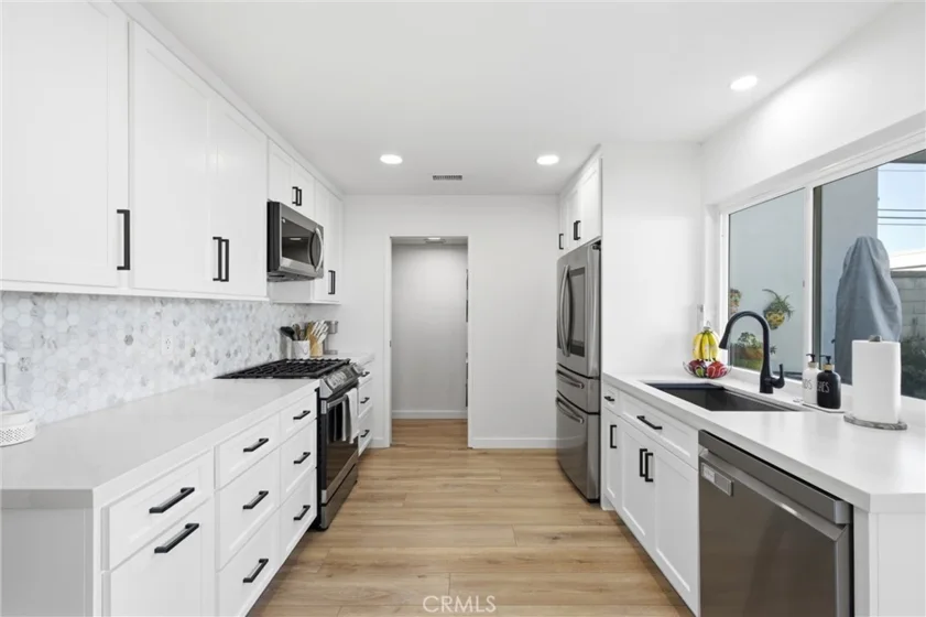 5583 Tiffany Avenue photo 1