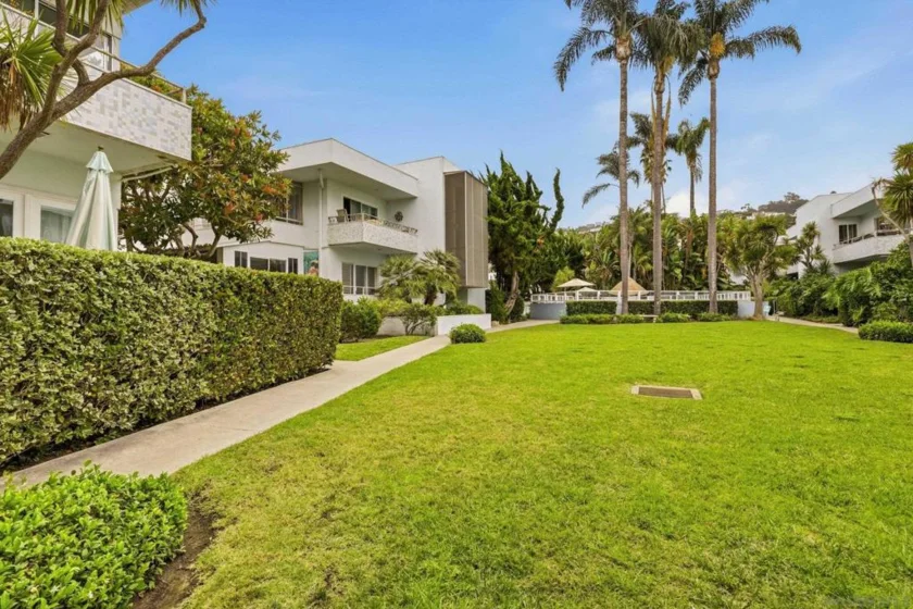 2364 Torrey Pines Road photo 4
