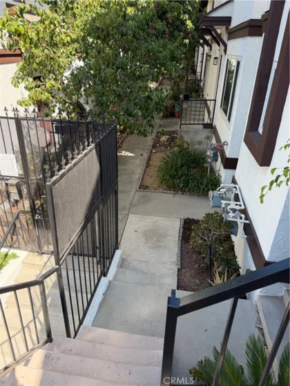 149 S Avenue 54 #13 photo 21