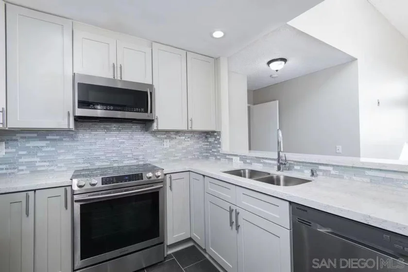5990 Dandridge Lane #200 photo 1