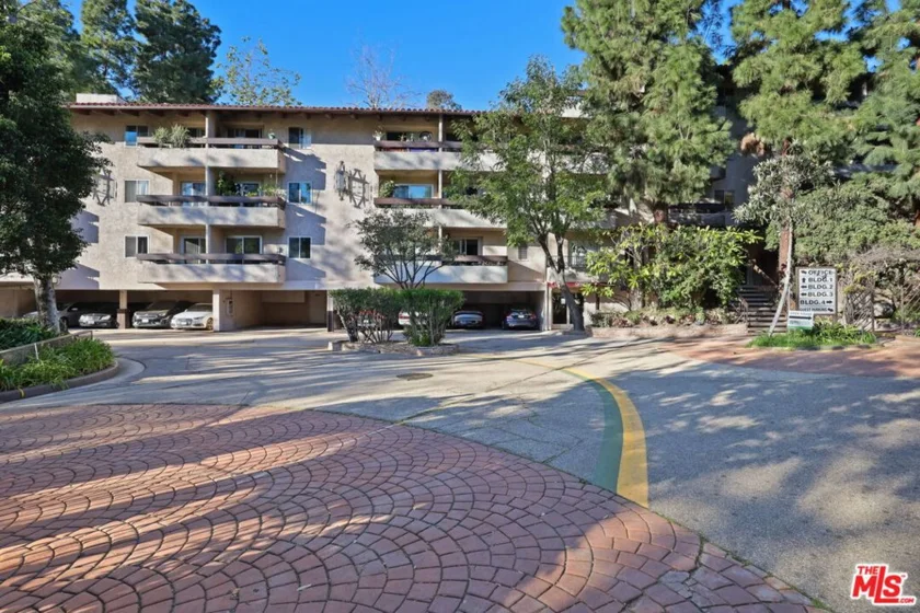 2700 Cahuenga Boulevard #2216 photo 13
