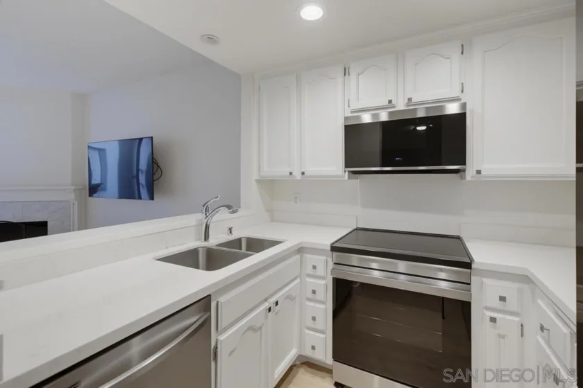 5865 Friars Road #3104 photo 3