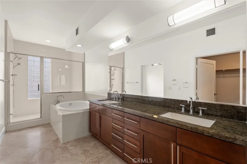 300 E 4th Street #201 photo 17