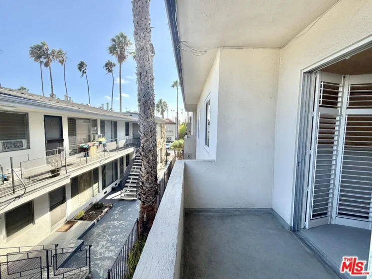 937 5th Street #8 photo 6