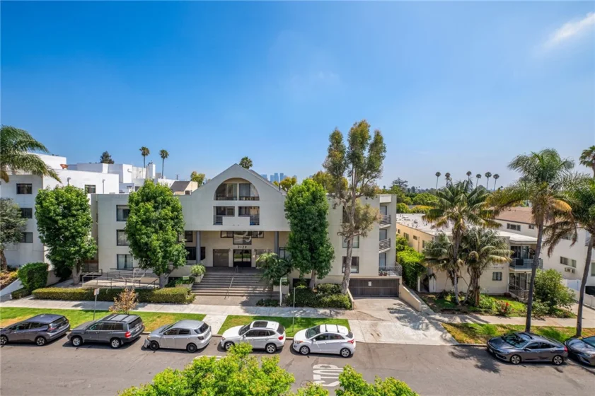 2125 S Bentley Avenue #101 photo 14