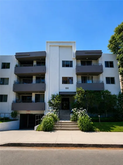 16012 Moorpark #205A photo 30