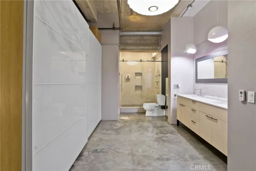 835 Locust #212 photo 20