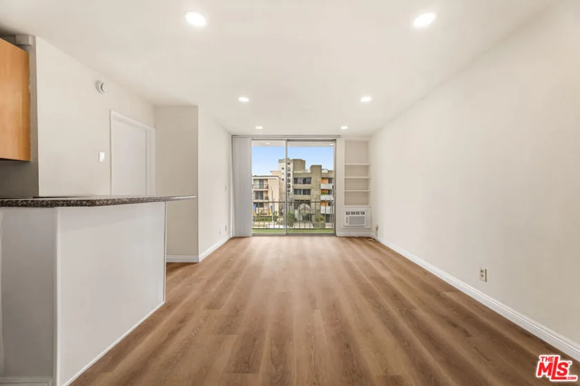 210 S La Fayette Park Place #314 photo 2