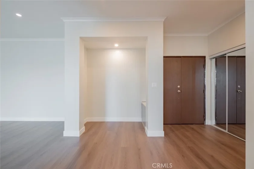 1305 N Columbus Avenue #112 photo 7