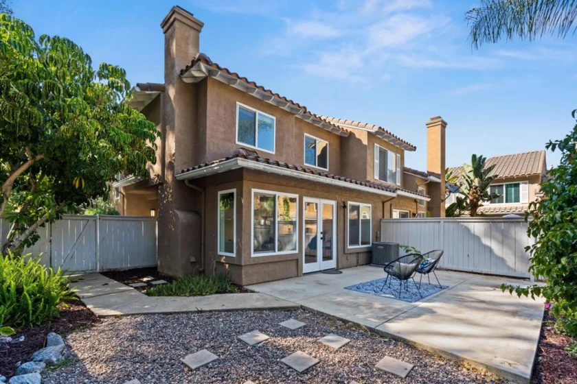27372 Iris Avenue photo 1