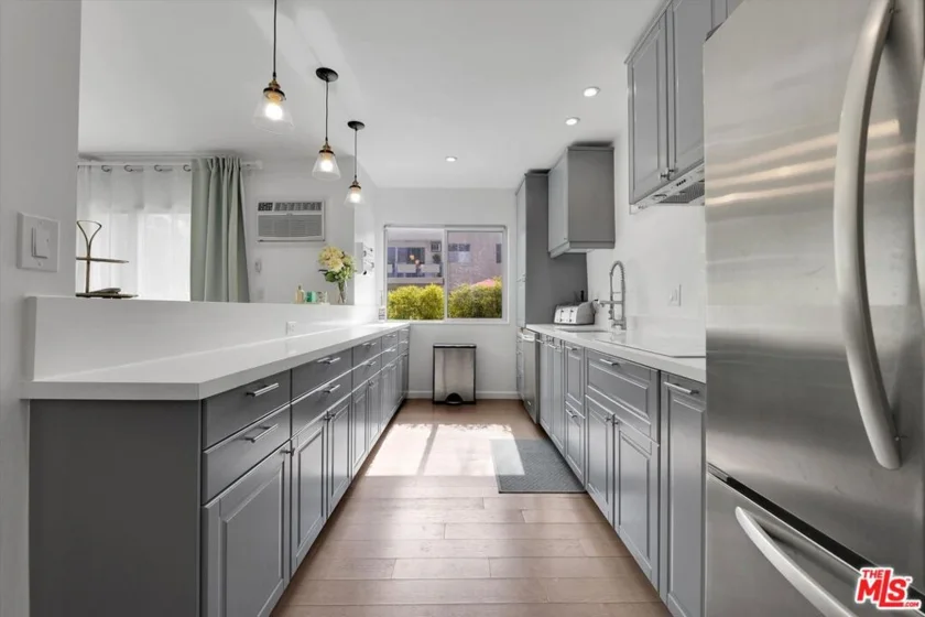 1233 N Laurel Avenue #114 photo 3