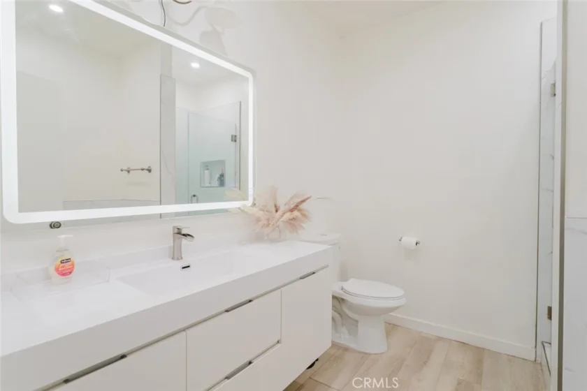 1305 N Columbus Avenue #204 photo 22