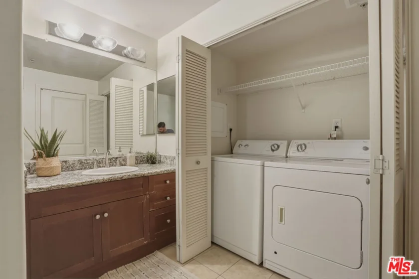 100 S Alameda Street #401 photo 17