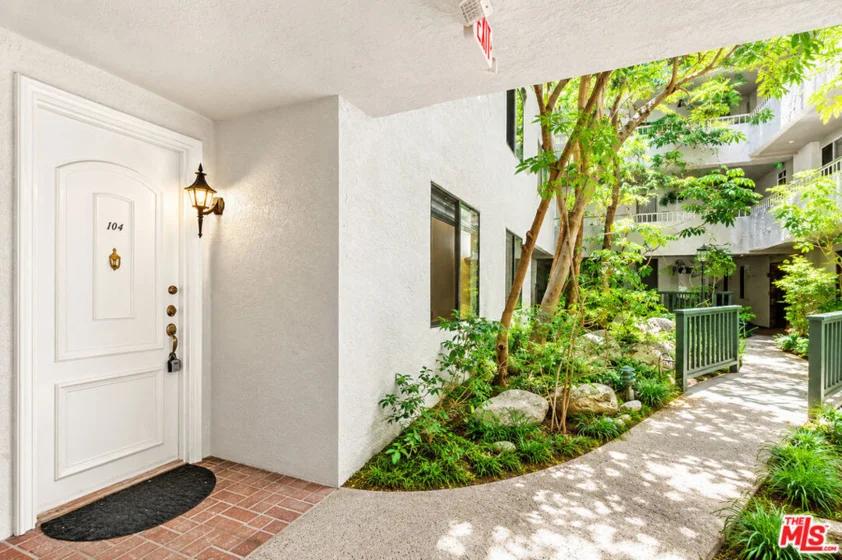 1375 Kelton Avenue #104 photo 33