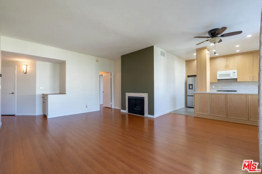5135 Zelzah Avenue #305 photo 6