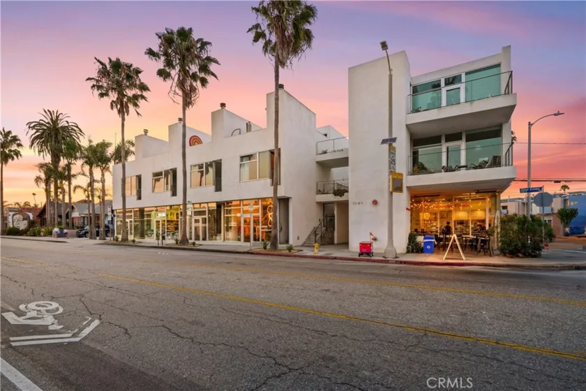 1121 Abbot Kinney photo 26