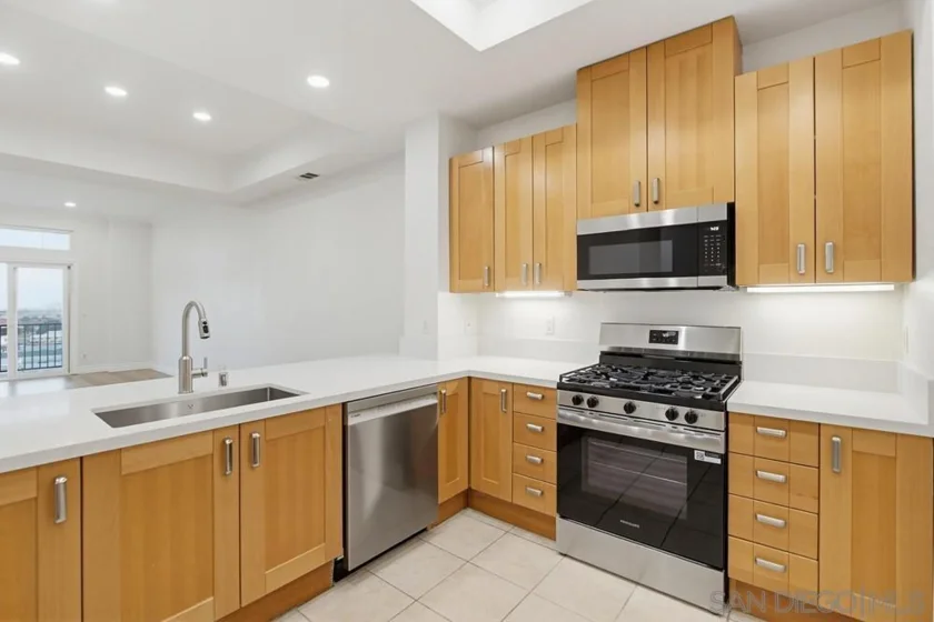 2078 San Diego photo 37