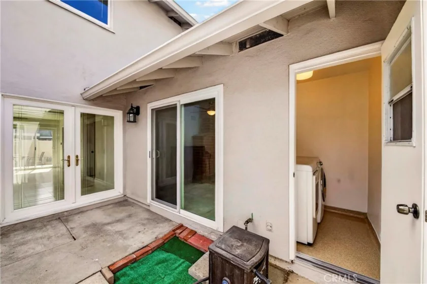 6638 Bridle Circle photo 3