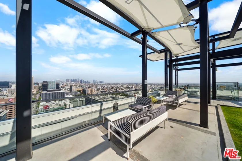 3810 Wilshire Boulevard #1801 photo 41