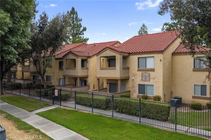 1114 W Blaine #204 photo 1