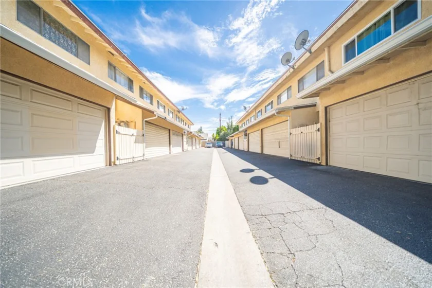 8120 Canby Ave #6 photo 43