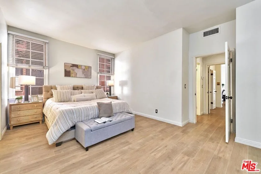 420 S Barrington Avenue #102 photo 19