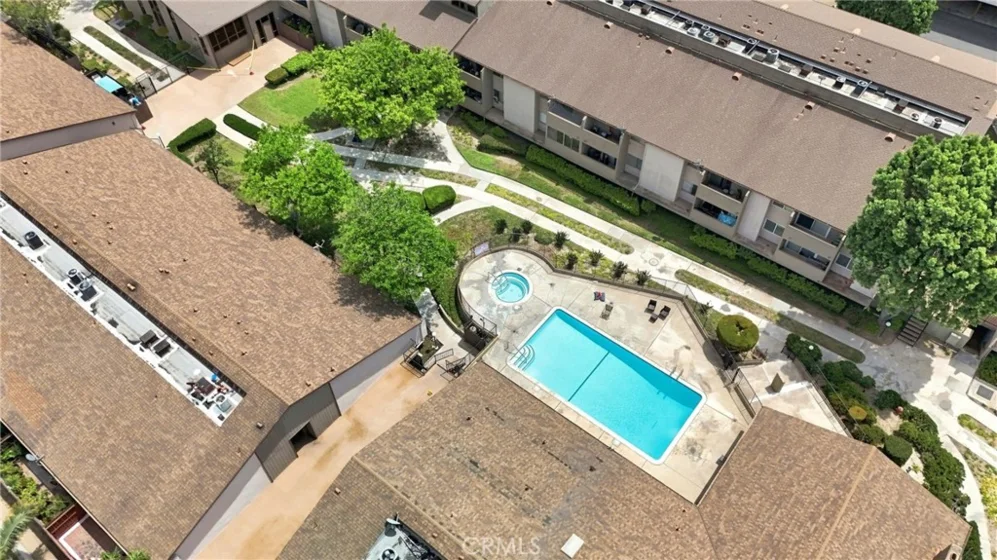 278 N Wilshire #108 photo 38