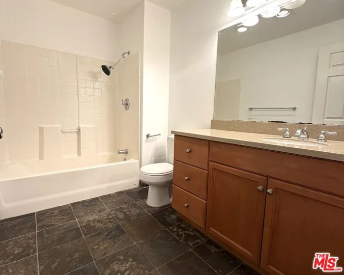 13941 Sherman Way #201 photo 8