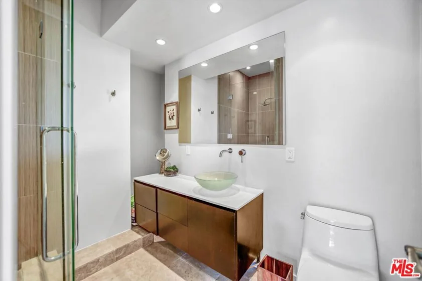 999 N Doheny Drive #106 photo 9