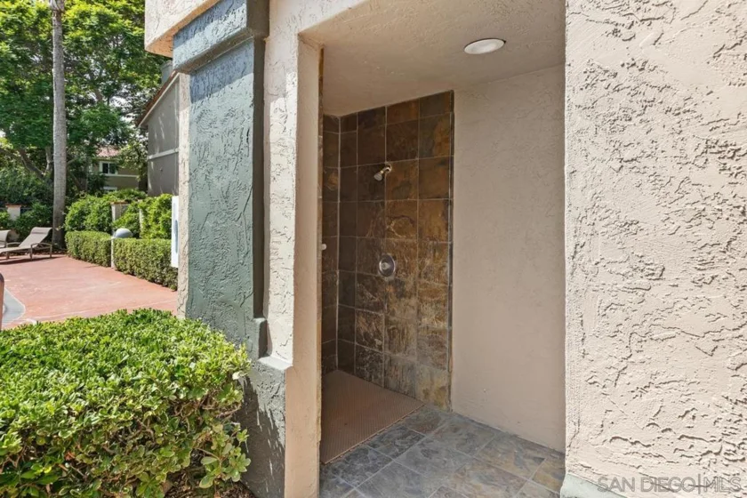 7565 Charmant Drive #417 photo 39