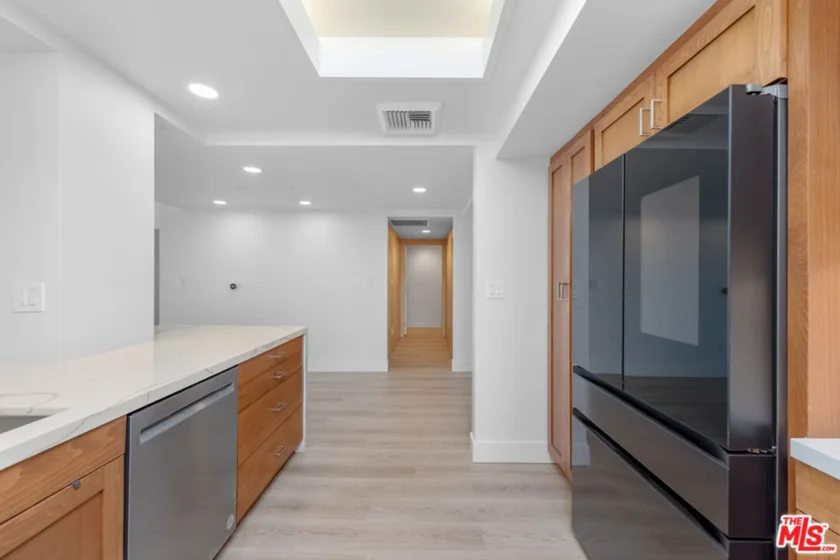 13600 Marina Pointe Drive #907 photo 10