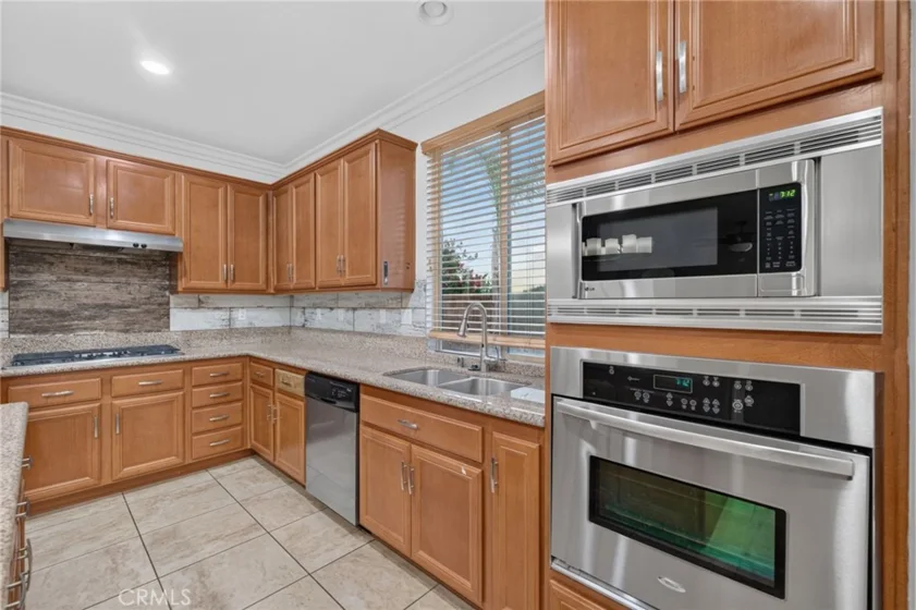 30780 Olympia Rose photo 19
