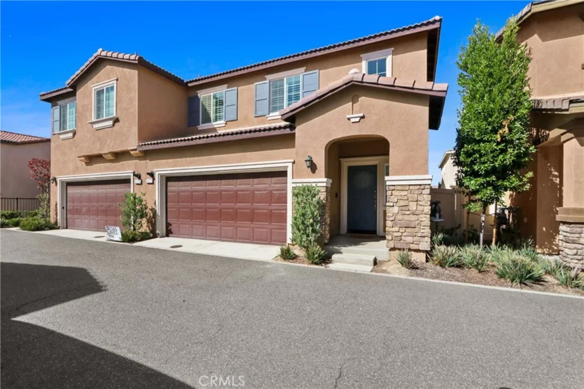 24277 Bay Laurel photo 1