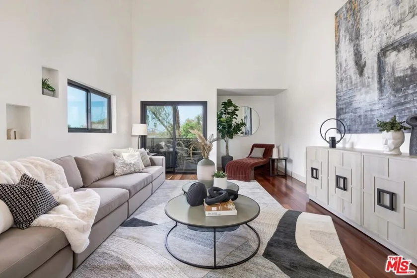 909 N Sierra Bonita Avenue #314 photo 2