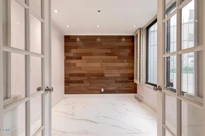 121 S Hope Street #11 photo 8