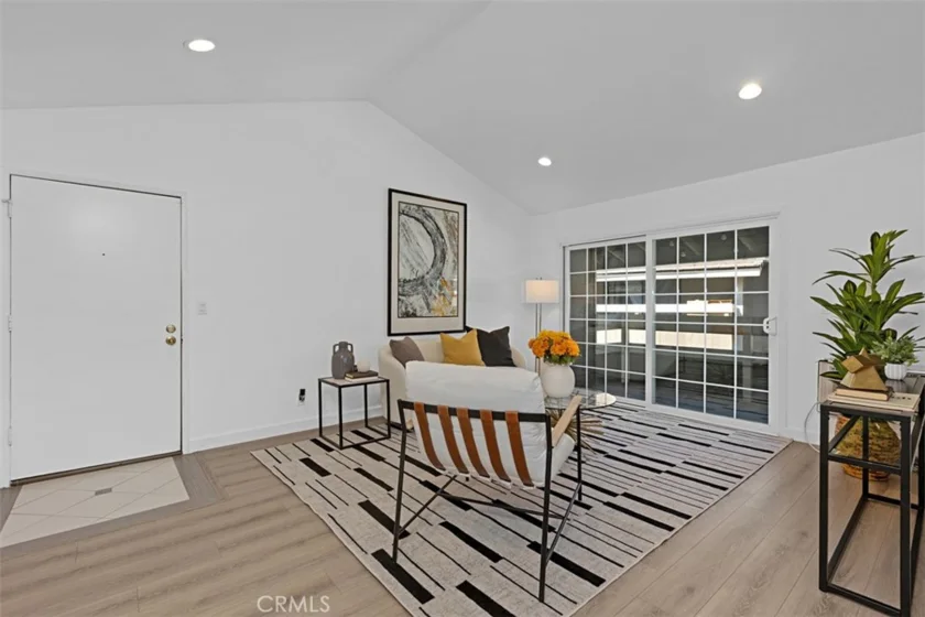254 Streamwood photo 7
