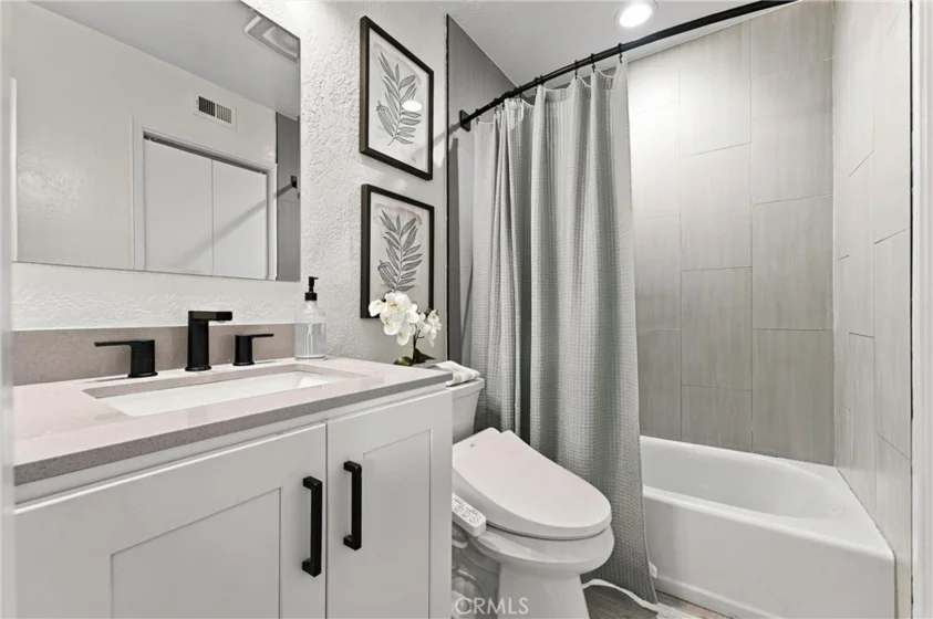 8437 El Arroyo photo 11