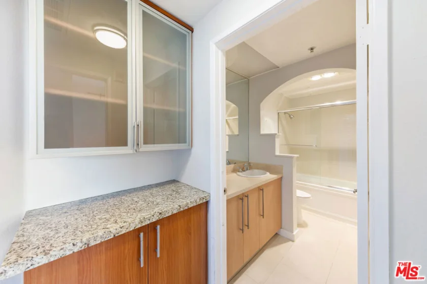 620 S Gramercy Place #320 photo 9