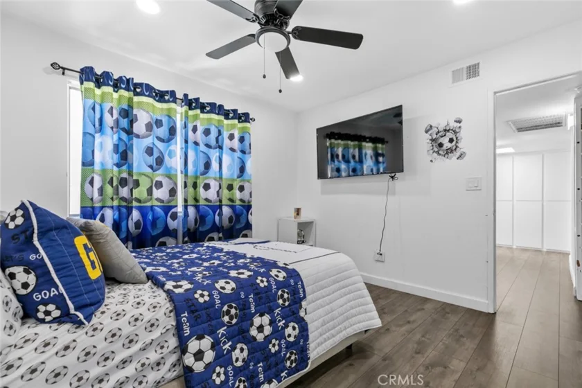 8801 Cedros Avenue #7 photo 33