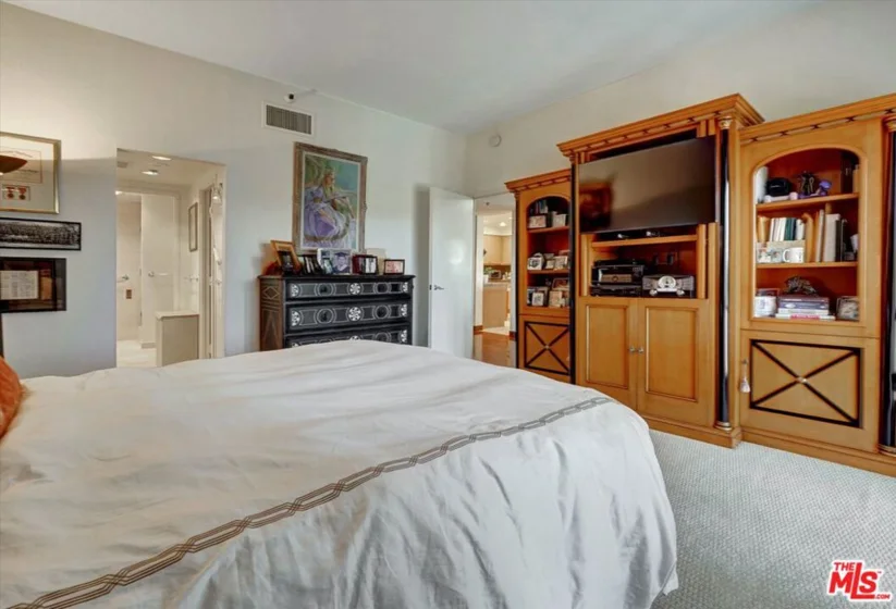 10445 Wilshire Boulevard #504 photo 23