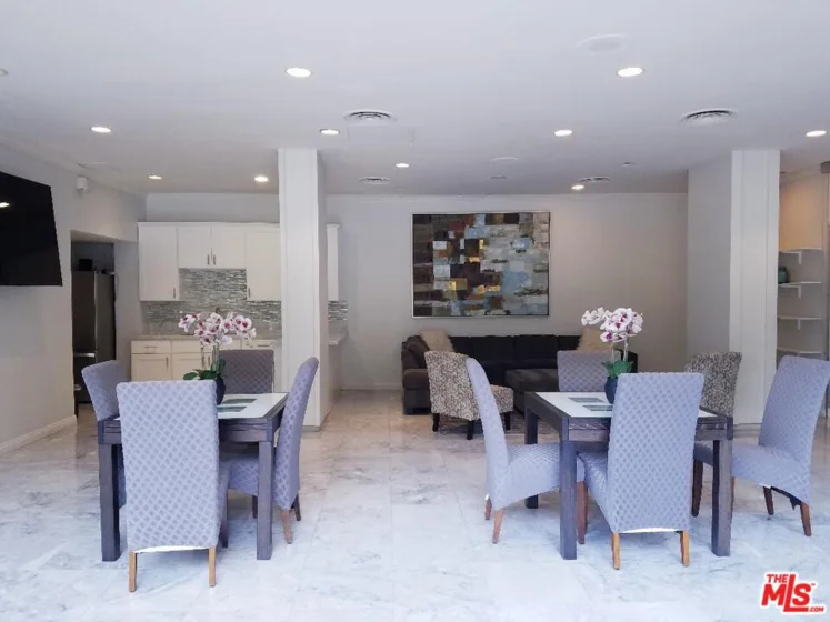 10450 Wilshire Boulevard #4F photo 18