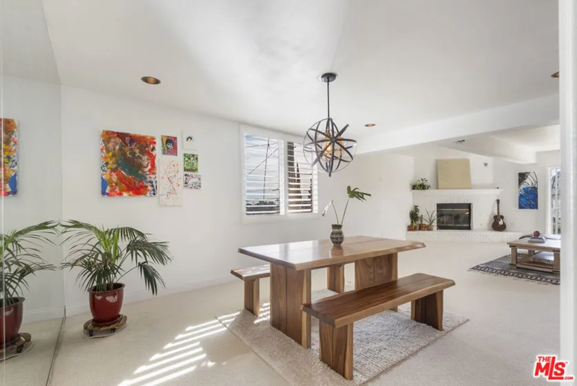 2385 Roscomare Road #E17 photo 27