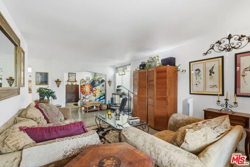 906 N Doheny Drive #221 photo 8