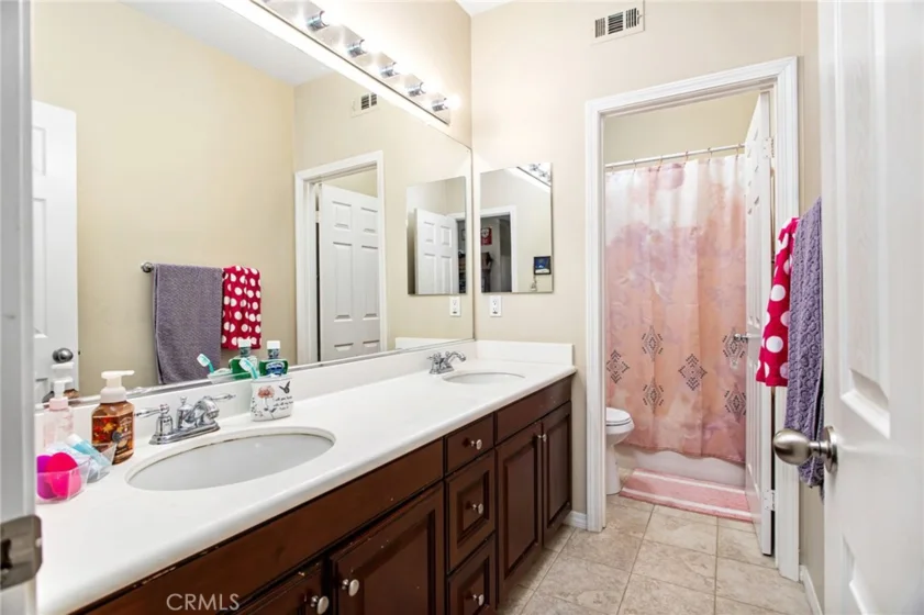 22862 Montanya photo 20