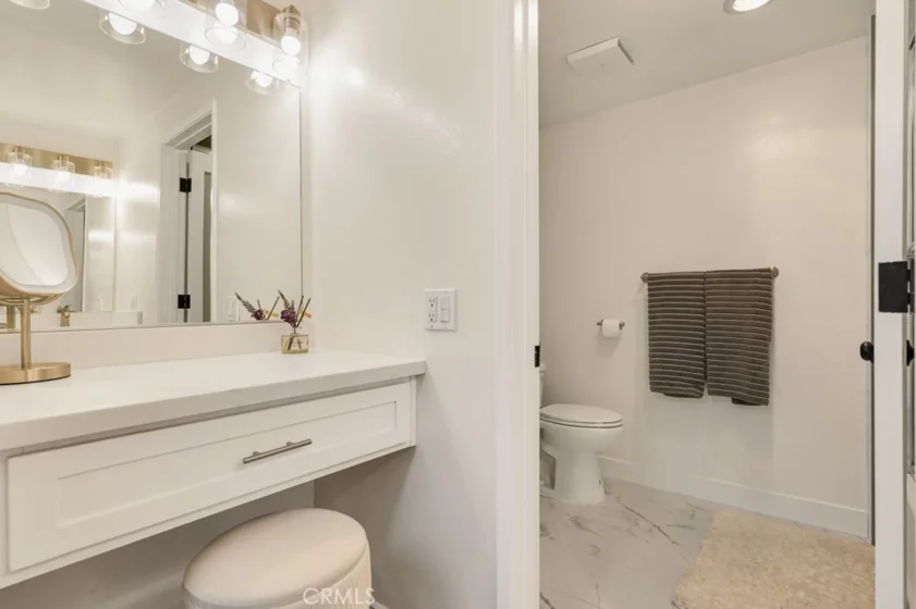17914 Magnolia Boulevard #121 photo 18