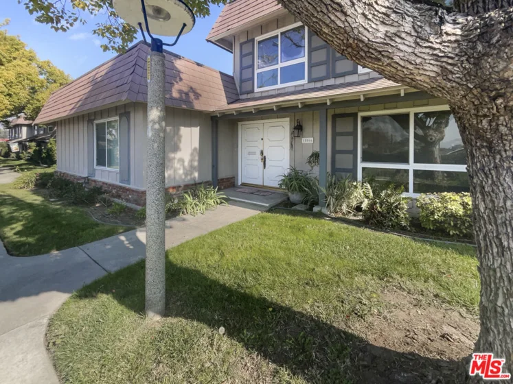 10066 Bloomfield Avenue photo 1