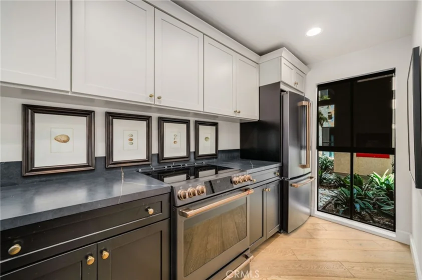 6112 N Marina Pacifica photo 9