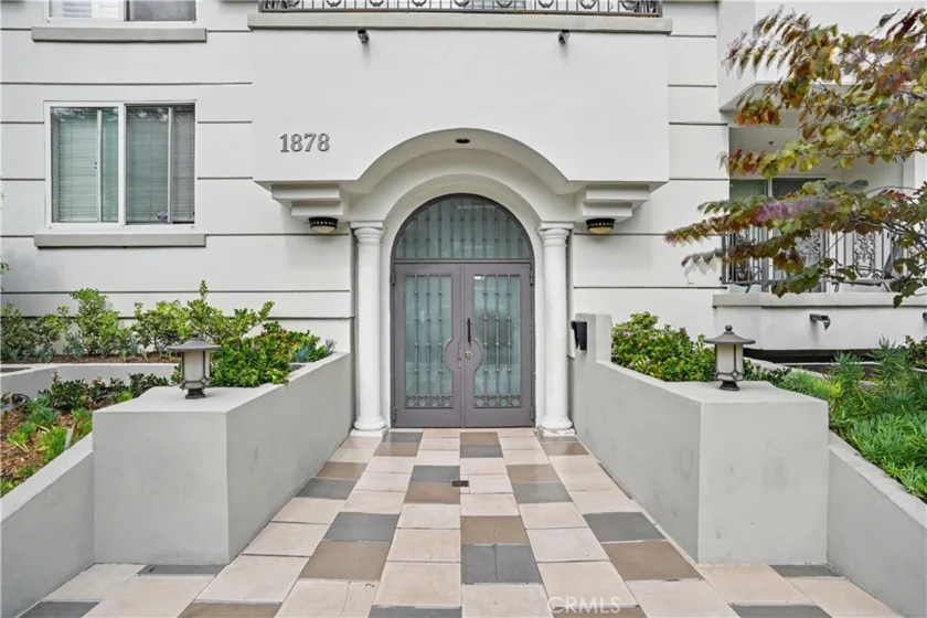 1878 Greenfield Avenue #204 photo 2