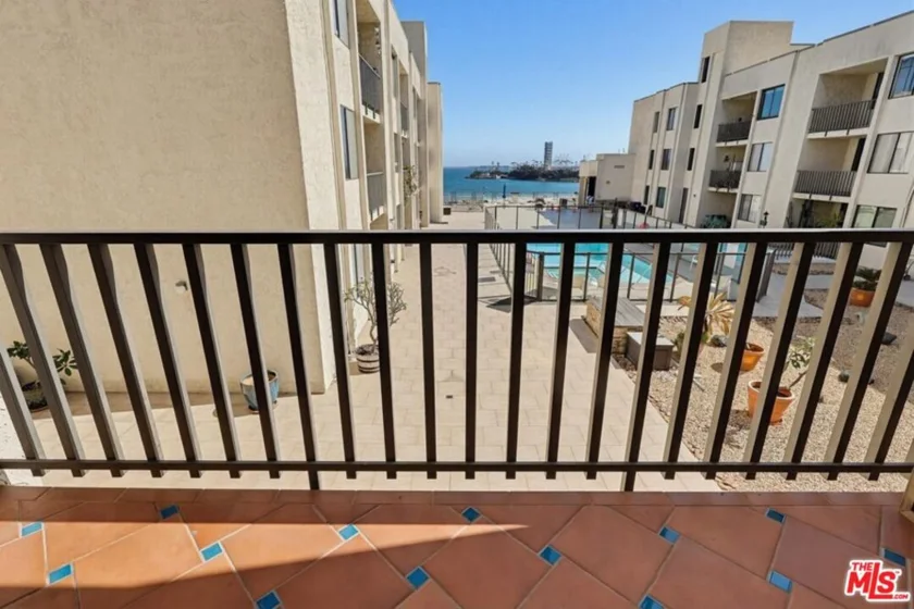 1140 E Ocean Boulevard #220 photo 18