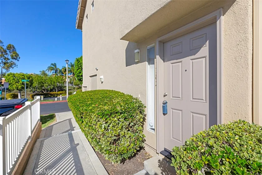 19382 Cascade Drive photo 1